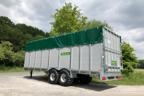 Fortuna-Zweiachs-Viehtransportwagen